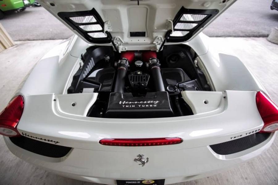 Моторный отсек Ferrari 458 Italia HPE700 by Hennessey 2014 года  (фото 5 из 8)